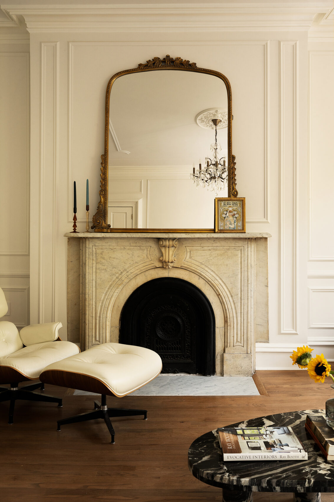 An original fireplace mantel and mirror at № 428 West 20th Street